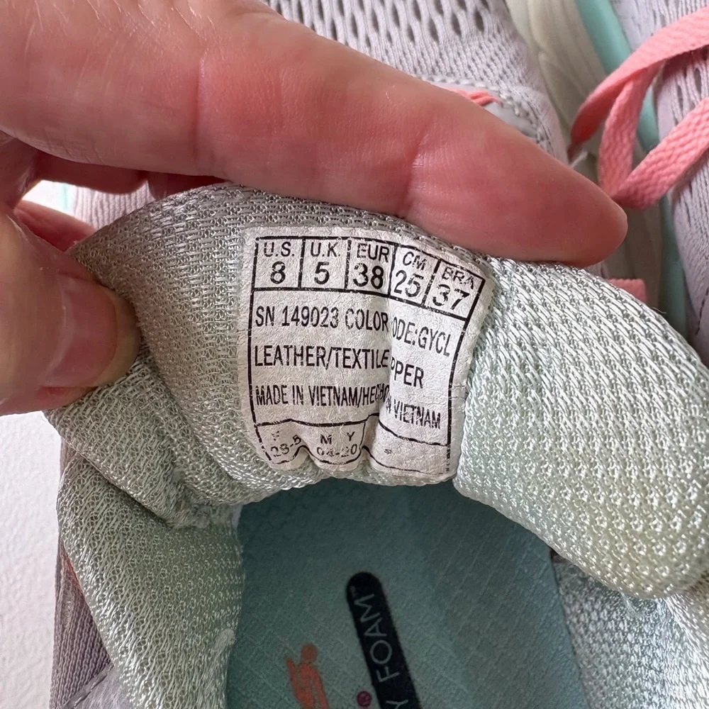 Sketchers Relaxed Fit Air Cooled Memory‎ Foam Women Size 8 Light Gray Mint Peach